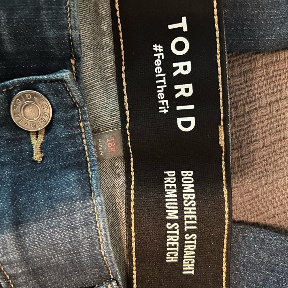 Torrid bombshell straight Jeans Distressed - Picture 3 of 4